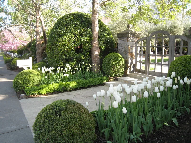 NEW Hudson Avenue Res entry side view.JPG