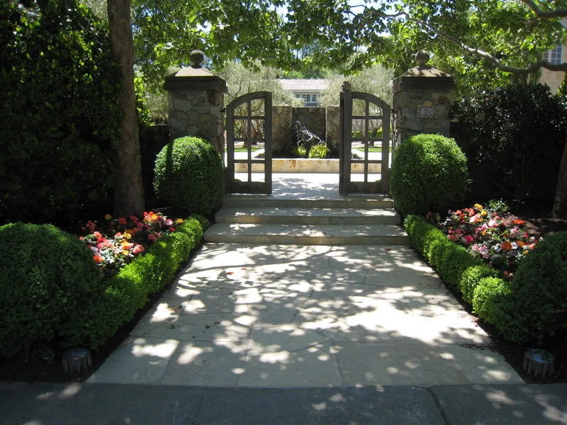 NEWHudson Avenue Res side summer.JPG