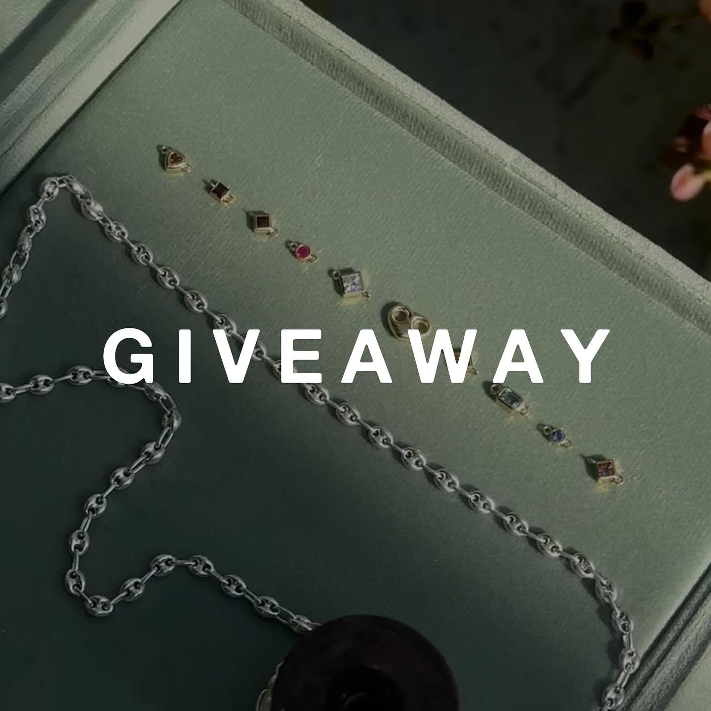 🌟 🌟 🌟 🌟 G I V E A W A Y  T I M E 🌟 🌟 🌟 🌟

Can you guess which beloved celebrity we&rsquo;ve designed this custom family gemstone bracelet for?? Enter to win a $500 LOVE SARO gift card by guessing who it is! 

GUIDELINES TO ENTER:

🌟 Tag your