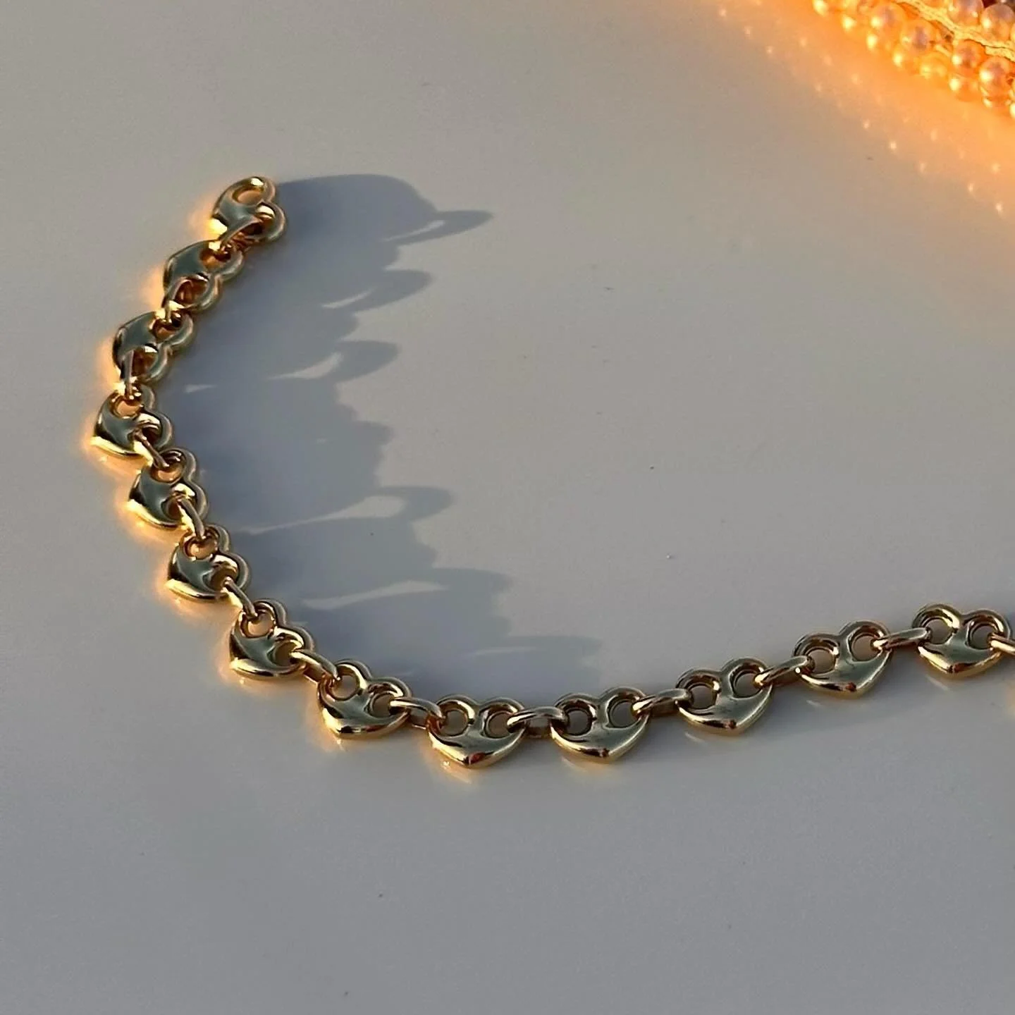 CHAIN SPOTLIGHT: WE 🫶 HEART GUCCI 💛💛

A few of our favorite ways to wear it - ALL available through our Instagram shop!!! 

Tell us which is your favorite!!!! 🤩