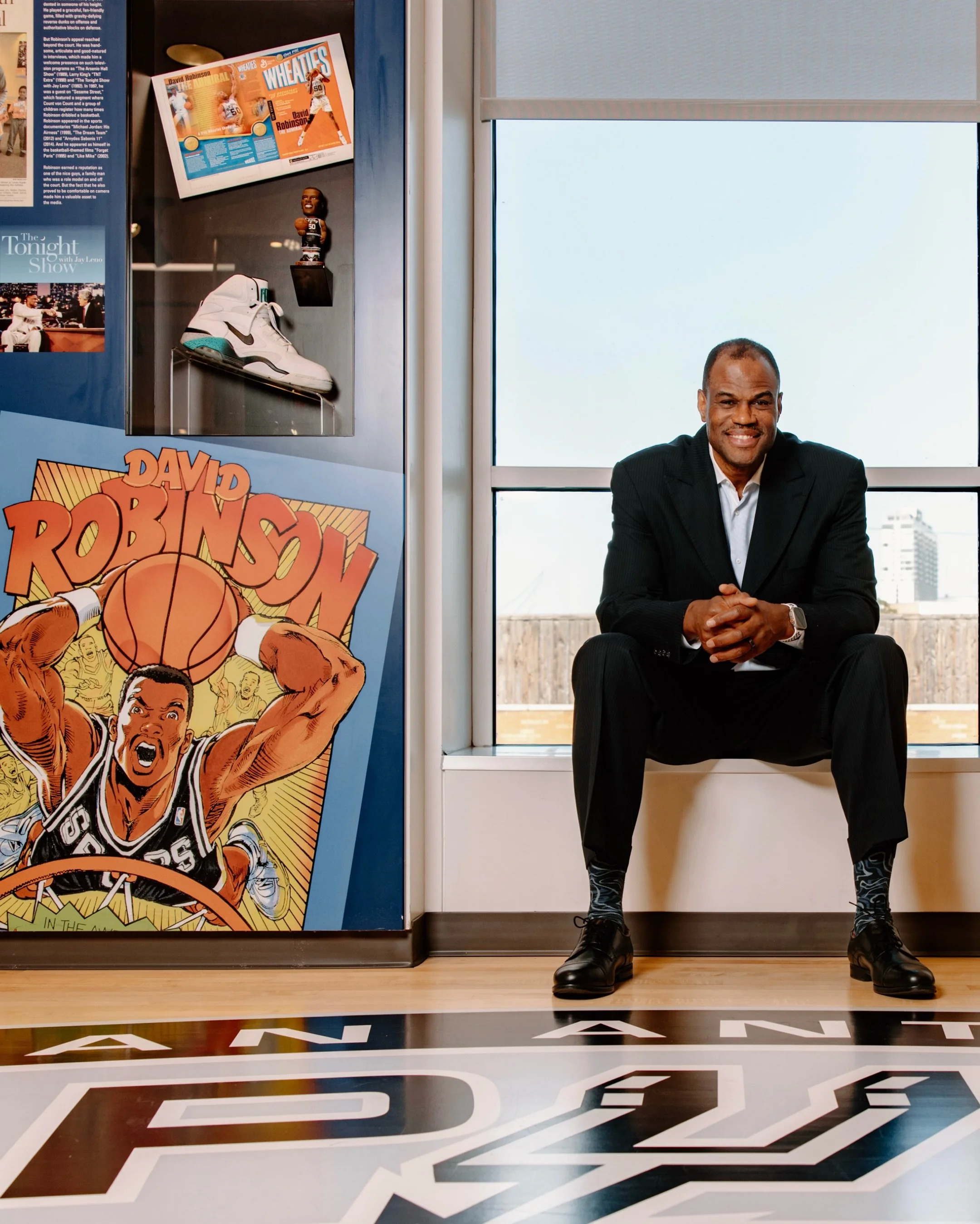 I&rsquo;m trying to be better about posting literal years of content, sooooo throwback to the time I got to photograph David Robinson for my friends at @texasbusinesshalloffame in 2024! 

Swipe through for the height difference 😂

And @spurs in 7!!