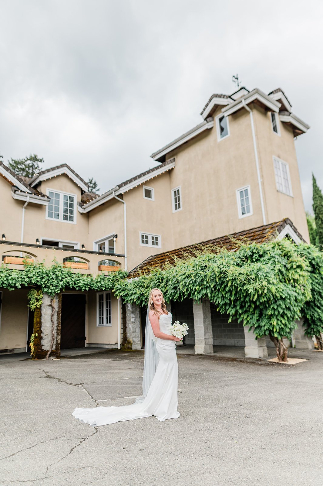 Bride holding her bouquet in front of Chateau Lill in Woodinville