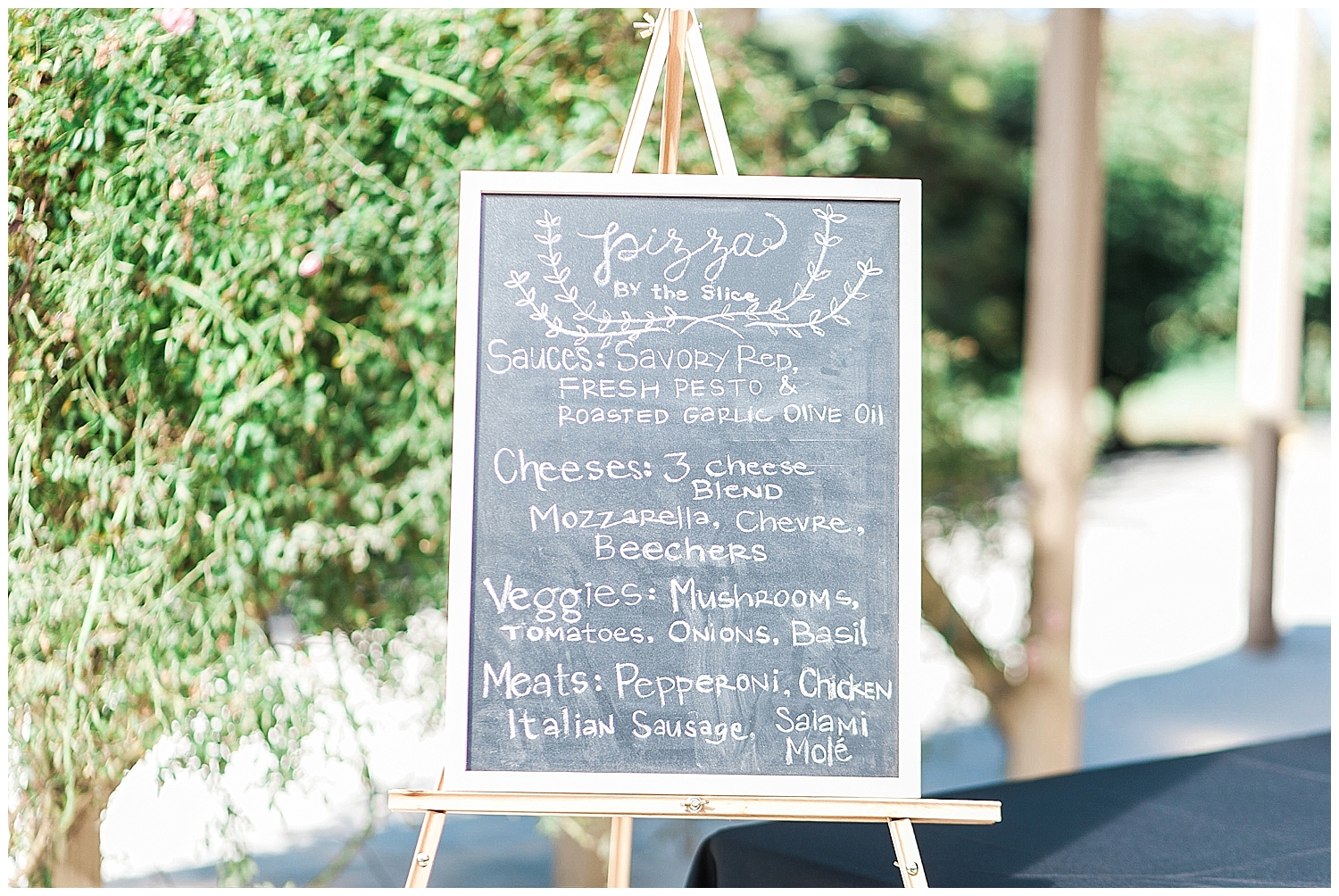 Woodland meadow farms glitter mason jar wedding. Snohomish wedding photographer. Seattle Wedding Photographer