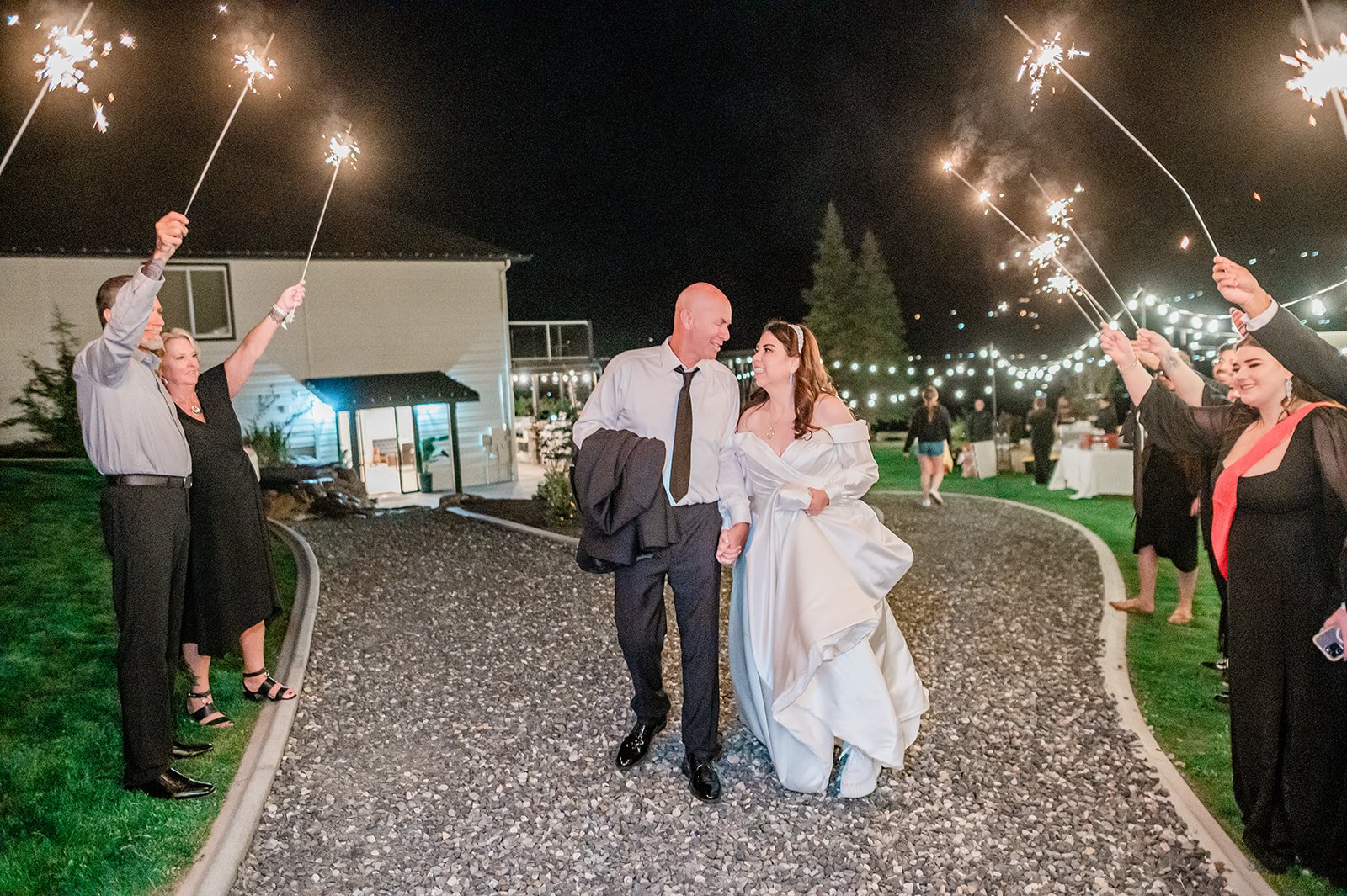B. Jones Photography | seattle wa engagement photographer | seattle wedding photographer | wedding photographers near me | wedding pictures seattle | Woodmark Wedding | WENATCHEE, WA Wedding