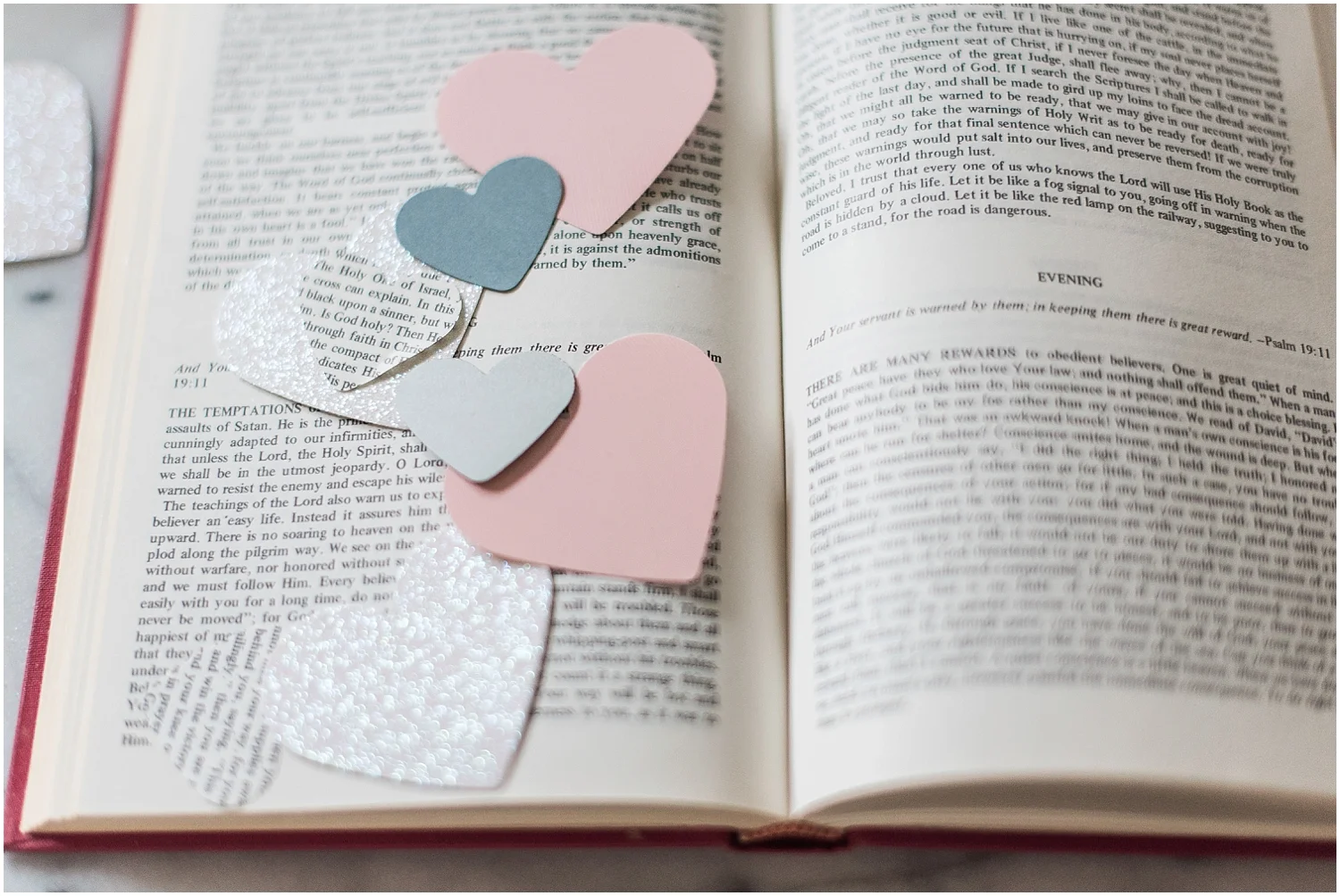 DIY Valentines Day Garland Tutorial & Themed Cocktails
