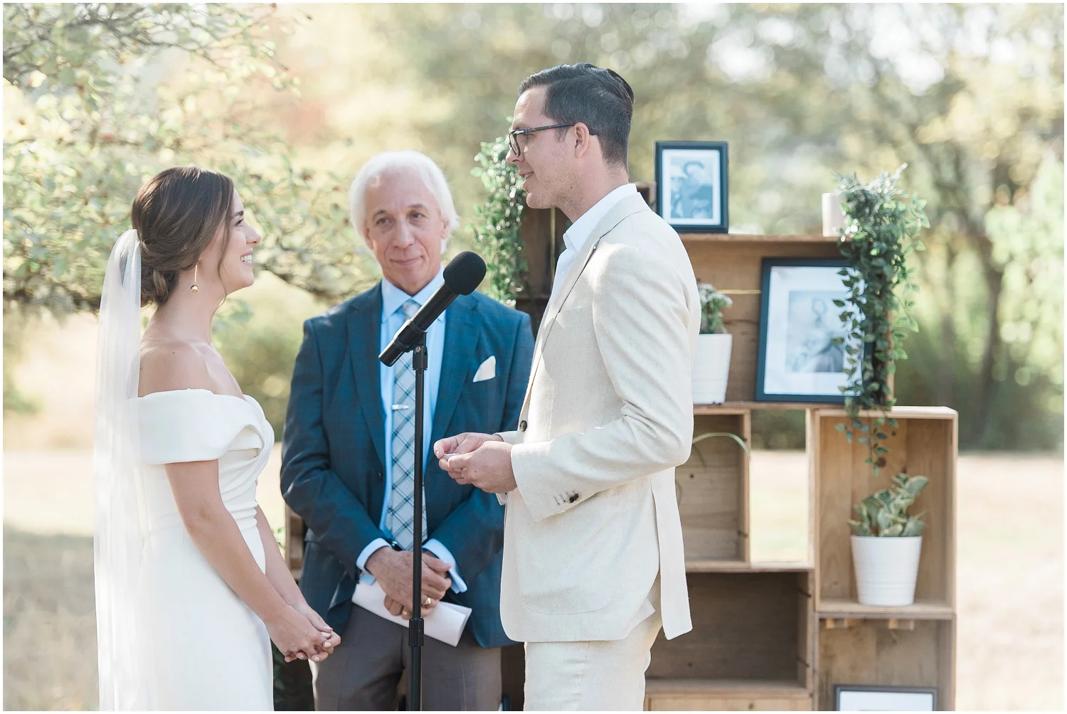 Minimalist, bold, garden wedding, BHLDN, PNW Bride, Seattle, Horticulture, PNW is Best, Classic Wedding, Minimalism
