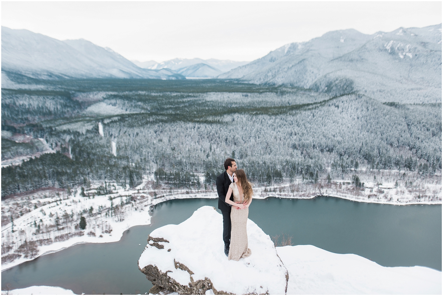 Rattlesnake Mountain adventure hiking engagement photos. Seattle Wedding Photography, Snohomish Wedding Photography