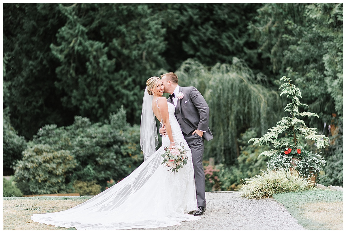 Chateau Lill Wedding in wine country. Woodinville Wedding. Delil