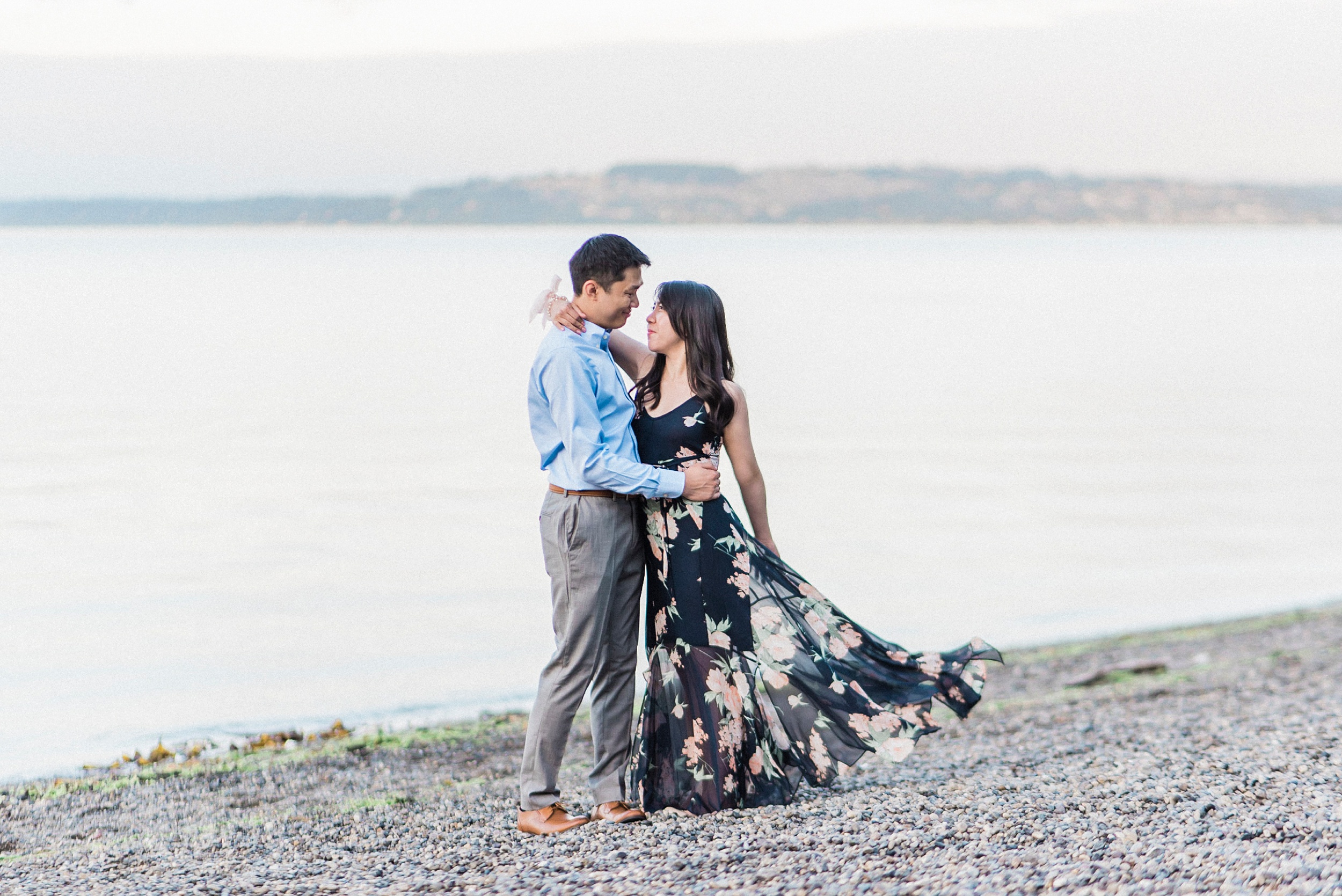 point defiance rose garden engagement photos.