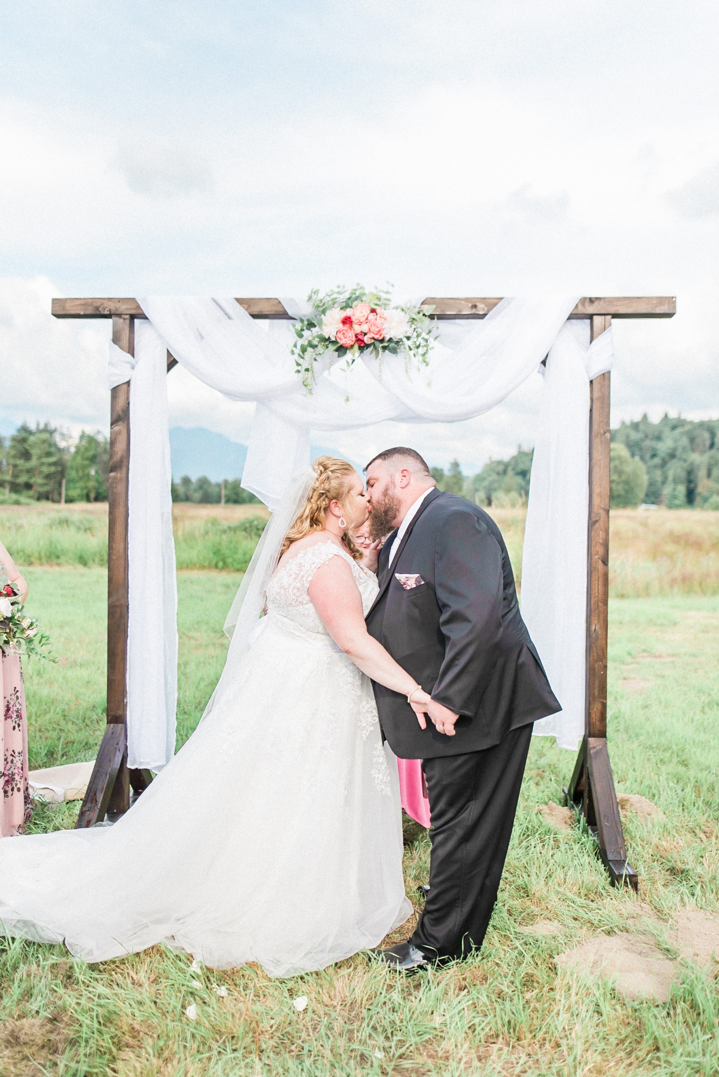 Rustic PNW backyard wedding - seattle wedding photographer