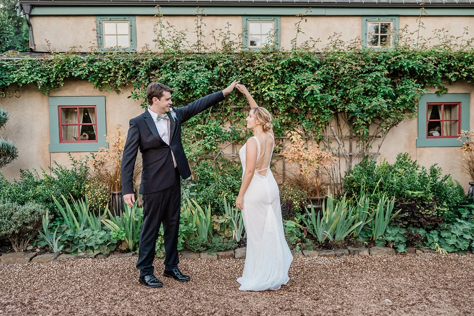 Stephanie &amp; Jordan’s Autumnal Wedding at Willows Lodge in Woodinville