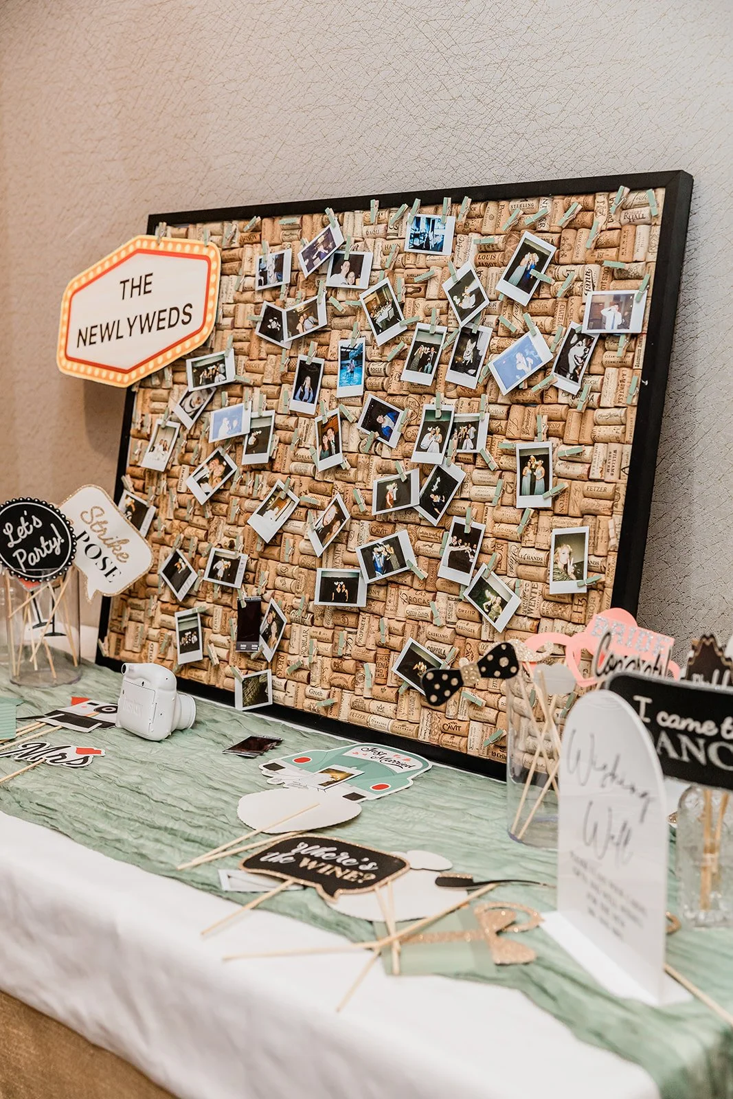 stephanie-jordan-willows-lodge-polaroid-cork-guestbook.jpg