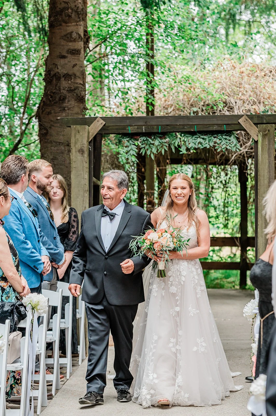 woodland-meadow-farms-bride-walking-down-aisle.jpg