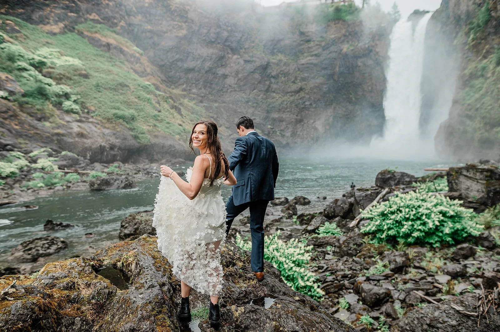 Salish Lodge & Snoqualmie Falls Wedding-6.jpg