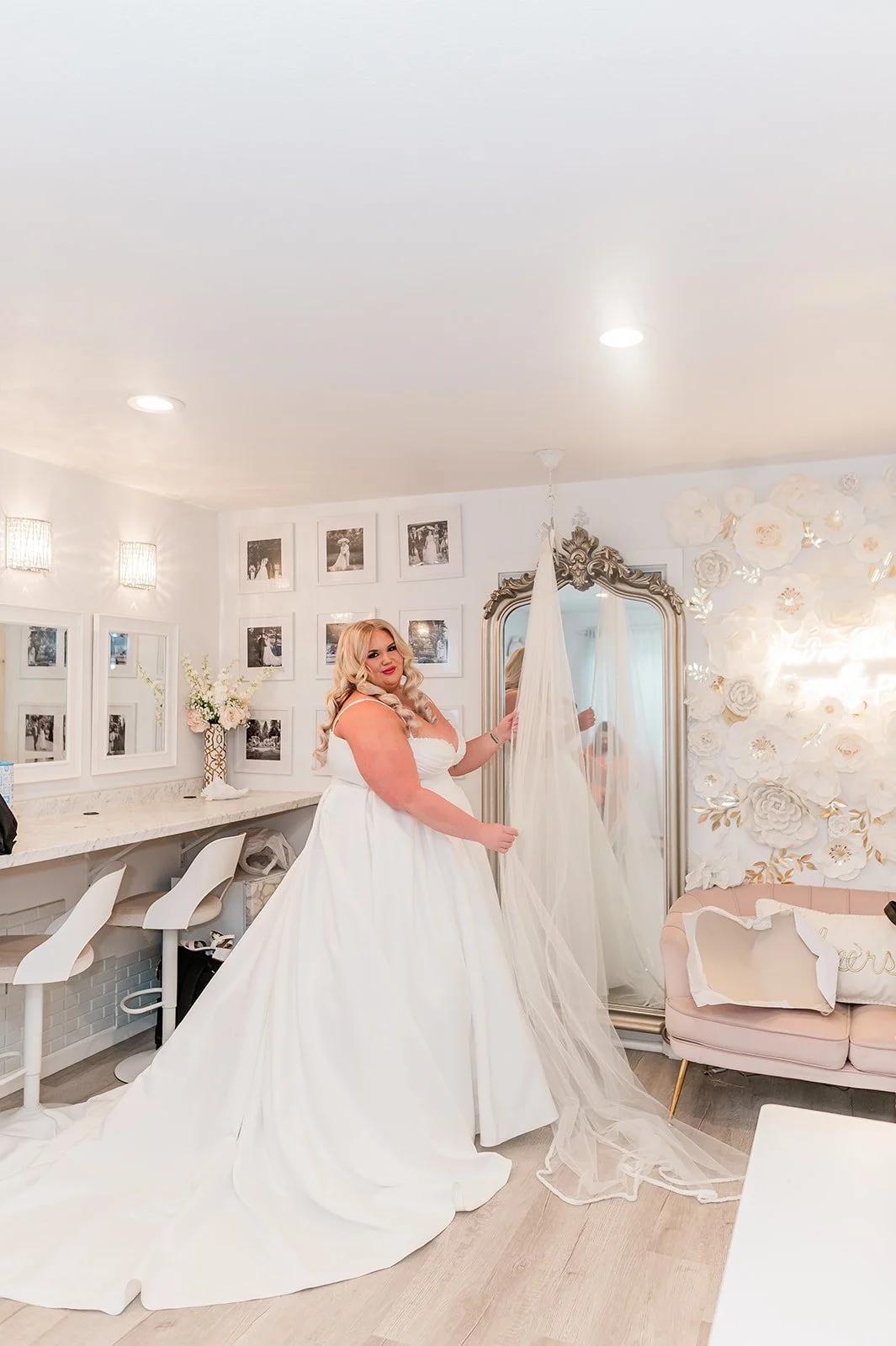 jackson-manor-bridal-suite-flower-wall.jpg