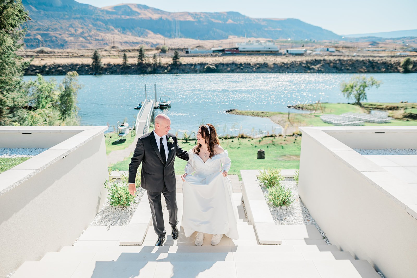 B. Jones Photography | seattle wa engagement photographer | seattle wedding photographer | wedding photographers near me | wedding pictures seattle | Woodmark Wedding | WENATCHEE, WA Wedding