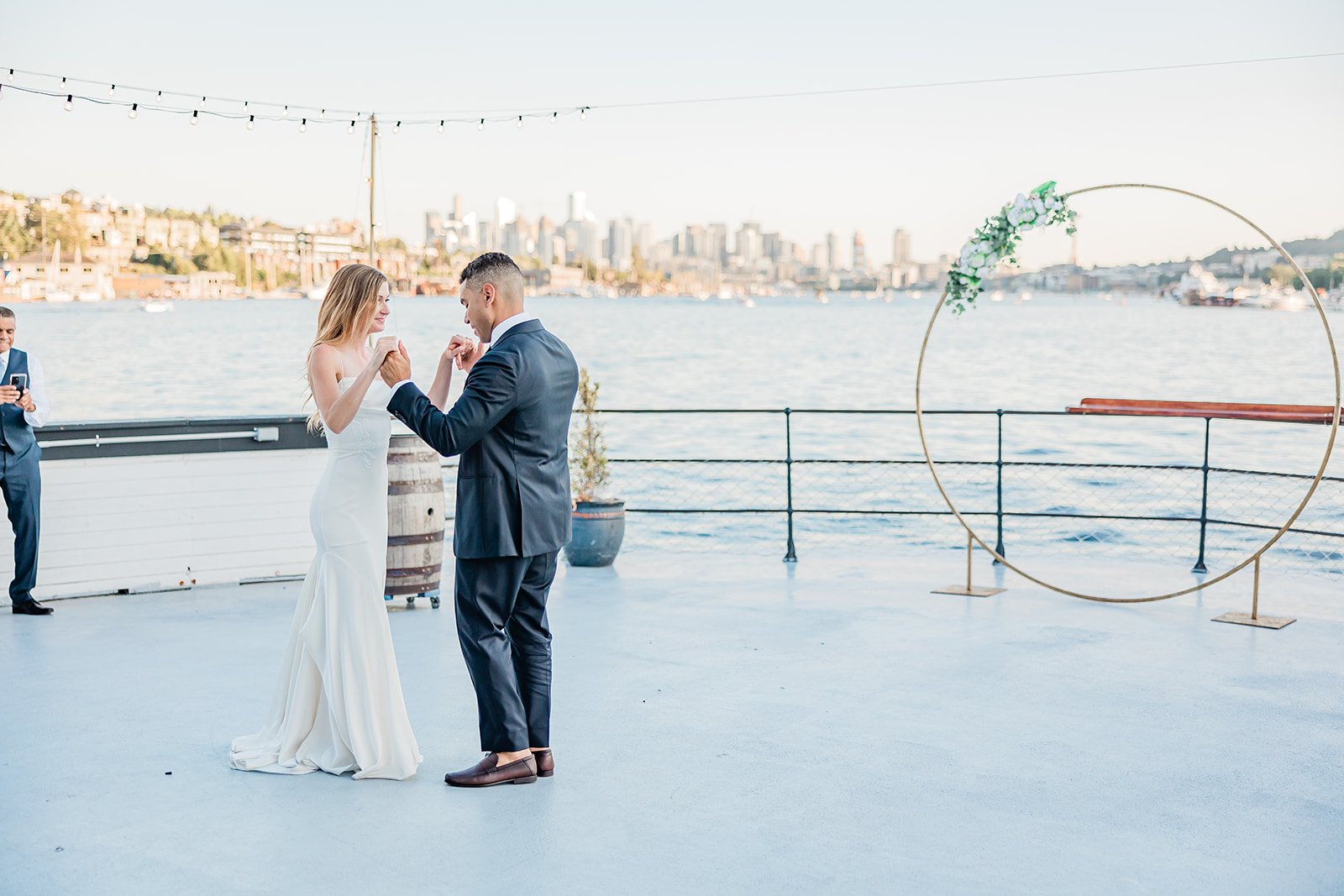 B. Jones Photography | seattle wa engagement photographer | seattle wedding photographer | wedding photographers near me | wedding pictures seattle