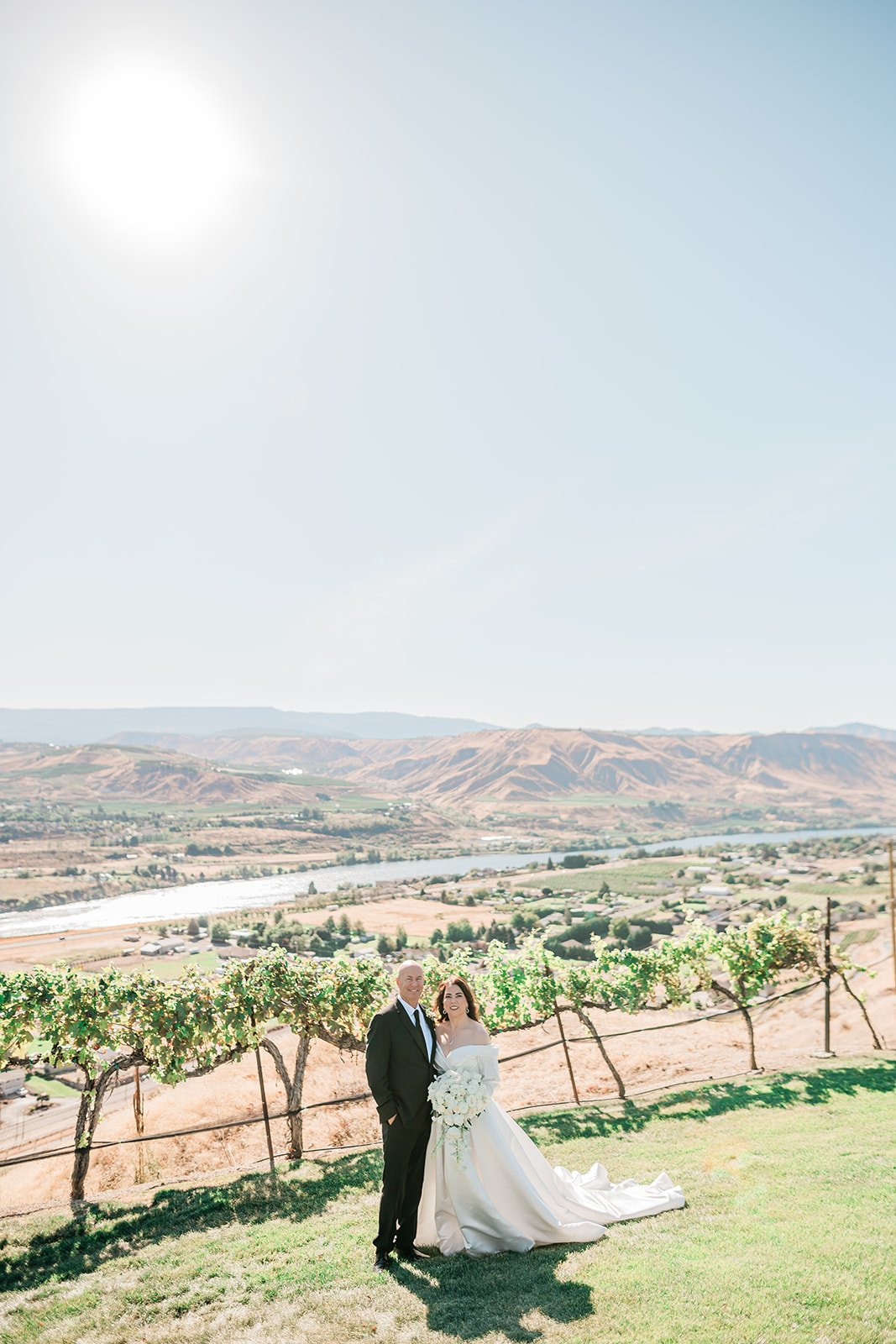 B. Jones Photography | seattle wa engagement photographer | seattle wedding photographer | wedding photographers near me | wedding pictures seattle | Woodmark Wedding | WENATCHEE, WA Wedding