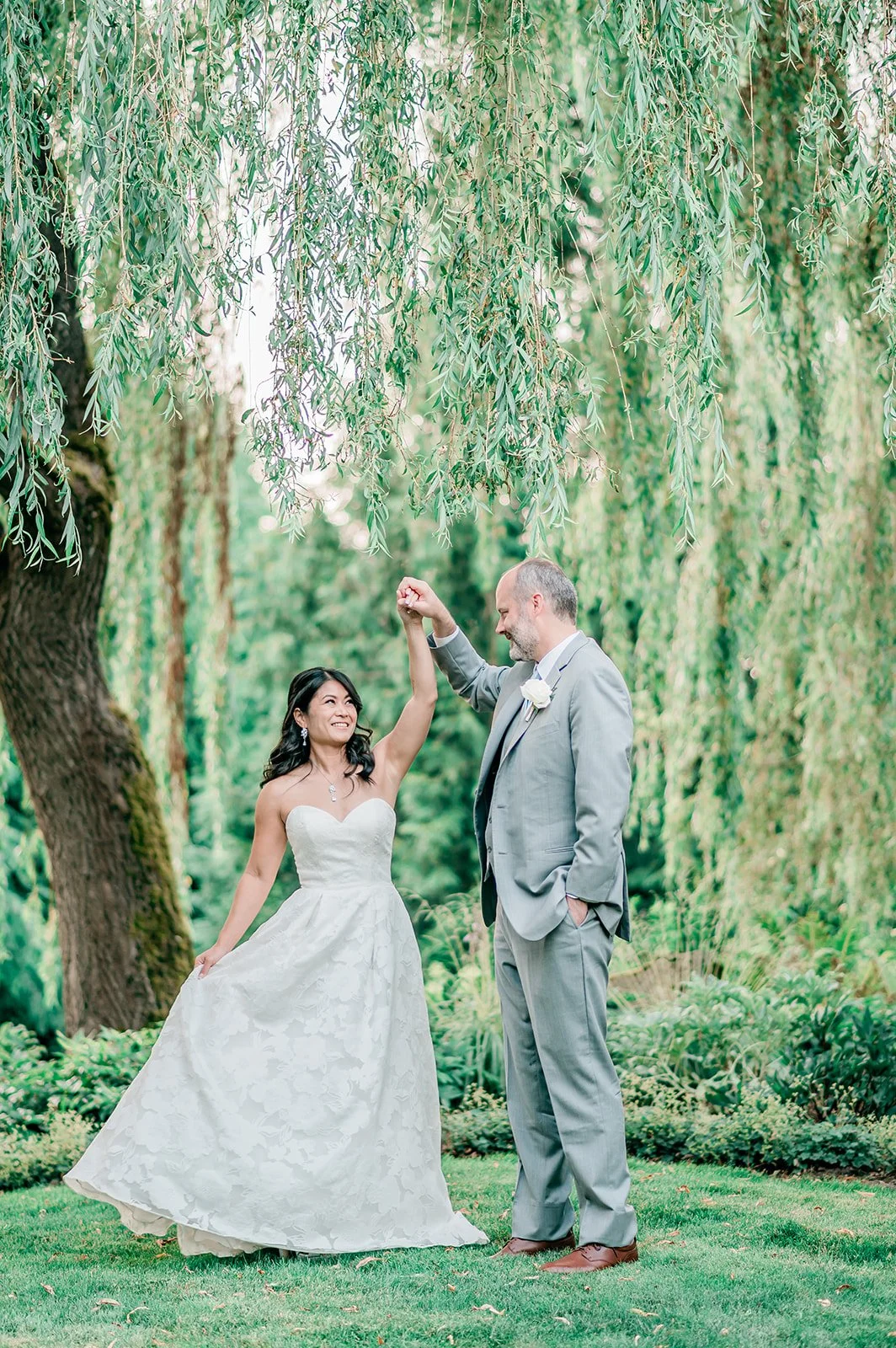 Golden hour dance under the willow tree at Willows Lodge, Woodinville WA