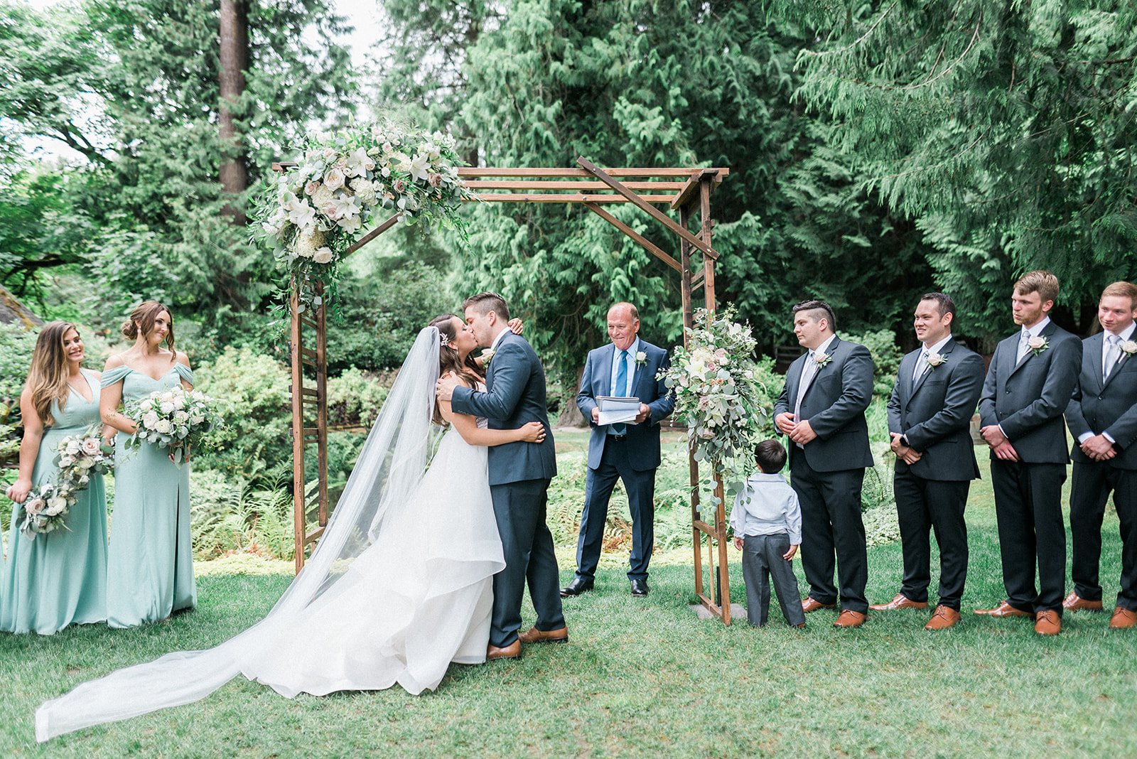 B. Jones Photography | seattle wa engagement photographer | seattle wedding photographer | wedding photographers near me | wedding pictures seattle