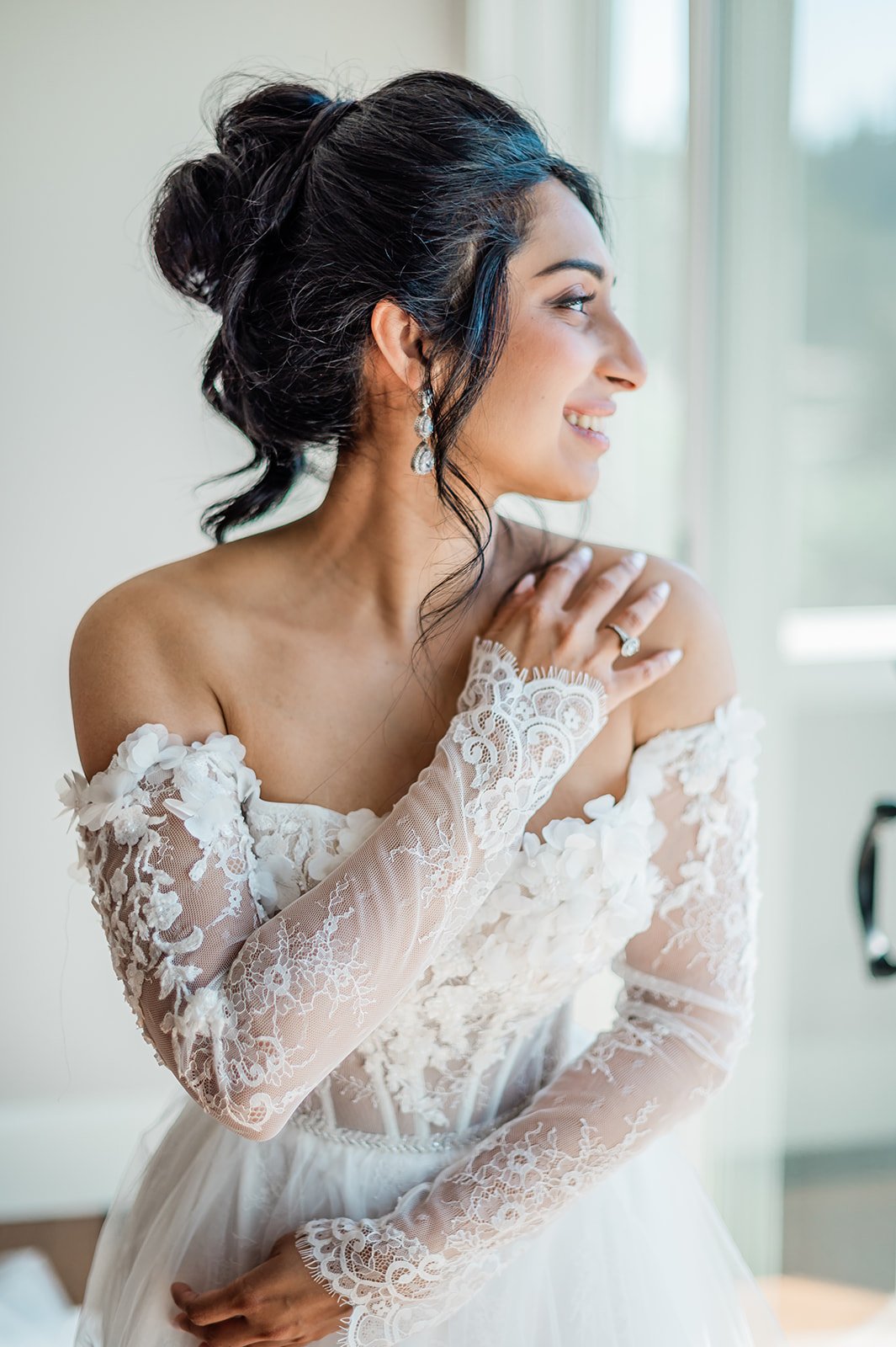 B. Jones Photography | seattle wa engagement photographer | seattle wedding photographer | wedding photographers near me | wedding pictures seattle | Woodmark Wedding | Dog Wedding Seattle