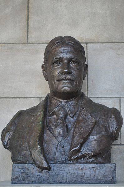 Roscoe Pound bust by Avard Fairbanks, Nebraska Hall of Fame – Creative Commons