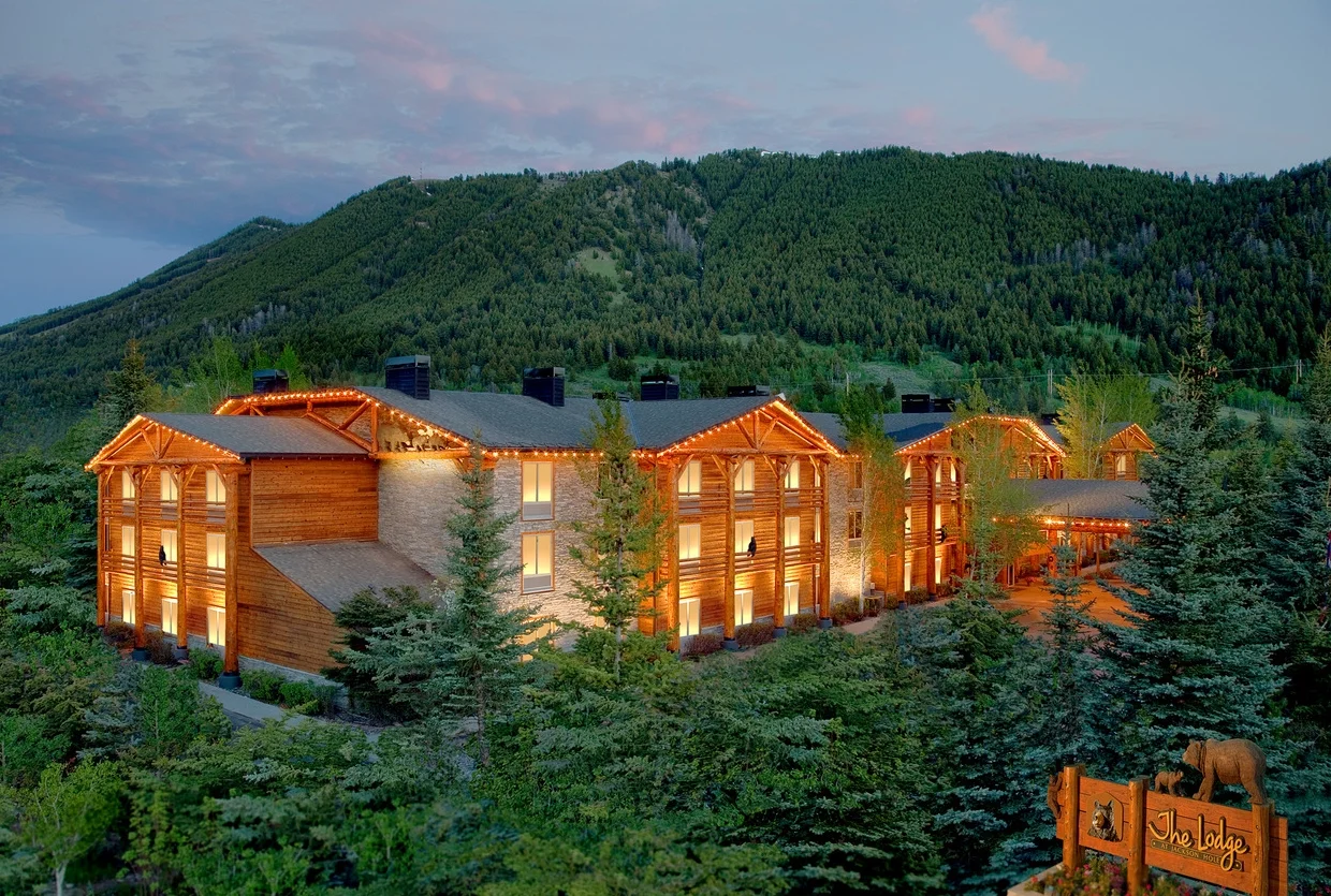 LodgeExterior.jpg