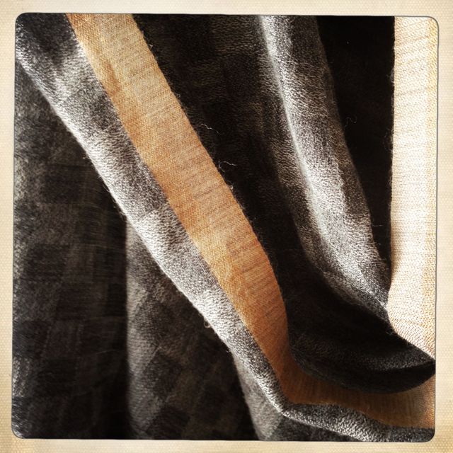 Ash and Charcoal Checkerboard Shawl-woven detail :: www.hsparrowandco.com.jpg