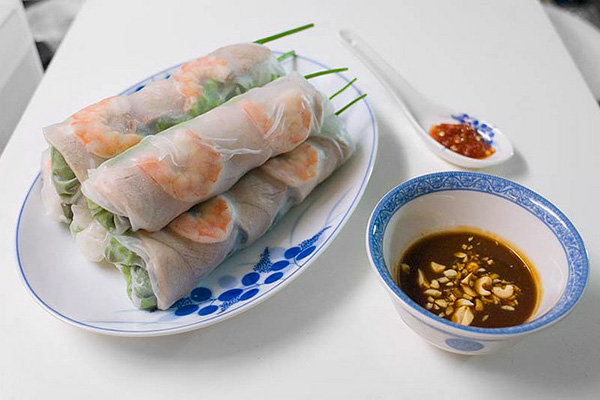 Vietnamese rice paper rolls 