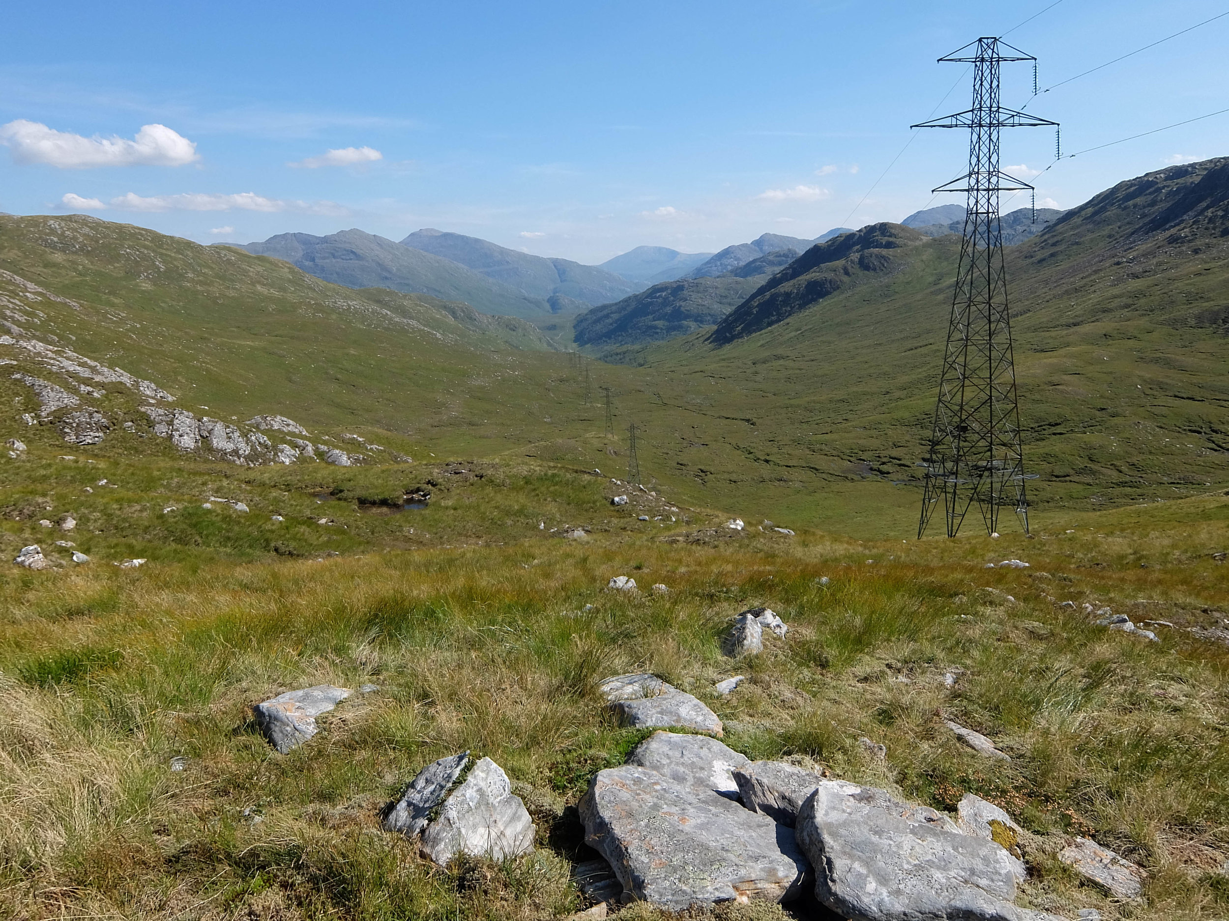 P2 DSCF2169 - Looking SE from Bealach Aoidhdailean RFS.jpg