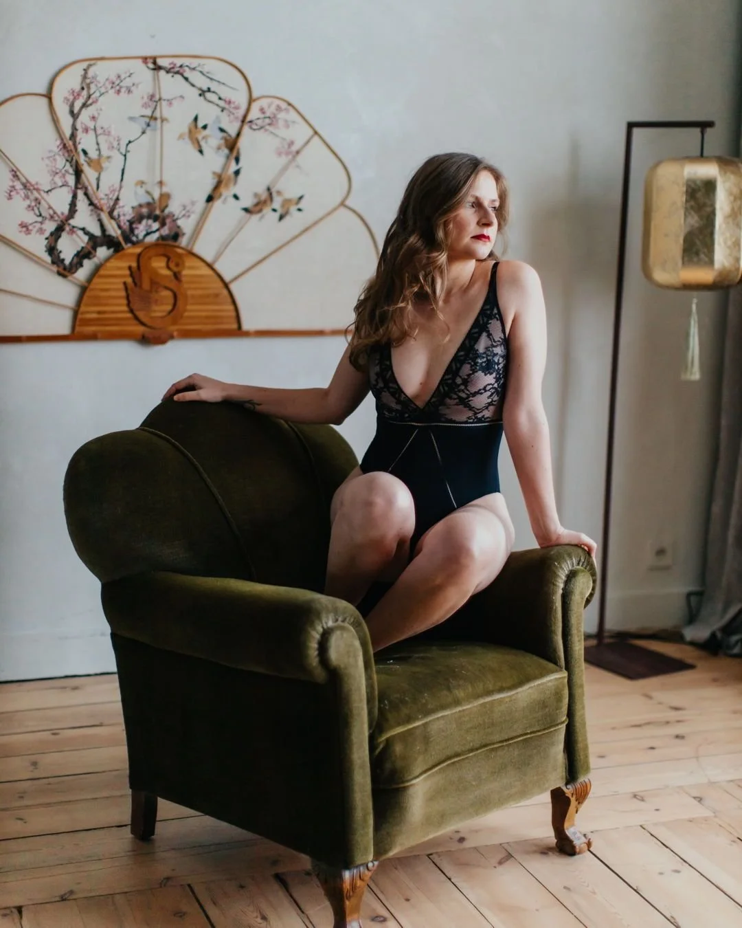 Wanneer een vrouw haar waarheid vertelt, cre&euml;ert ze de mogelijkheid voor meer waarheid om zich heen. 

#haes #bodyliberation
 #bodydiversity #equality #bodyneutrality #bodyshaming  #celebratemysize #curvygirl #empoweredwomen #intimateportraits #