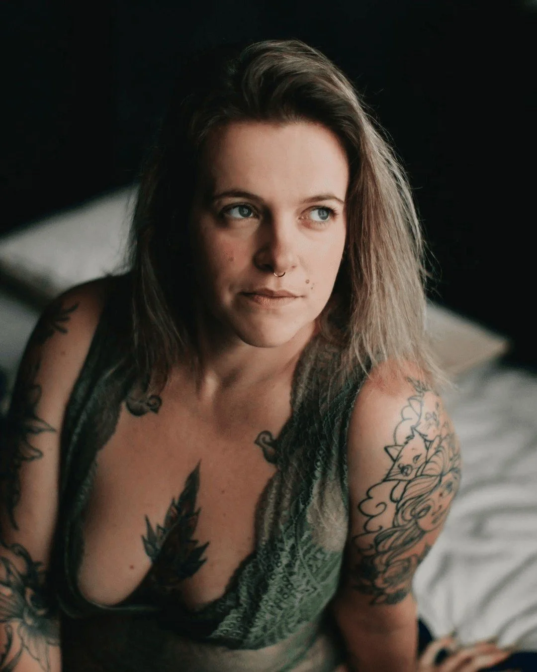 kwetsbare warrior.

#kwetsbaarheid
#kwetsbaarheidiskracht
#kwetsbaar
#krachtvankwetsbaarheid
#krachtigevrouwen
#kwetsbarevrouwen
#kwetsbarekracht
#kwetsbareverhalen
#kwetsbaarportret
#ondernemendevrouwen
#authentiekondernemen
#authentiekleiderschap
#