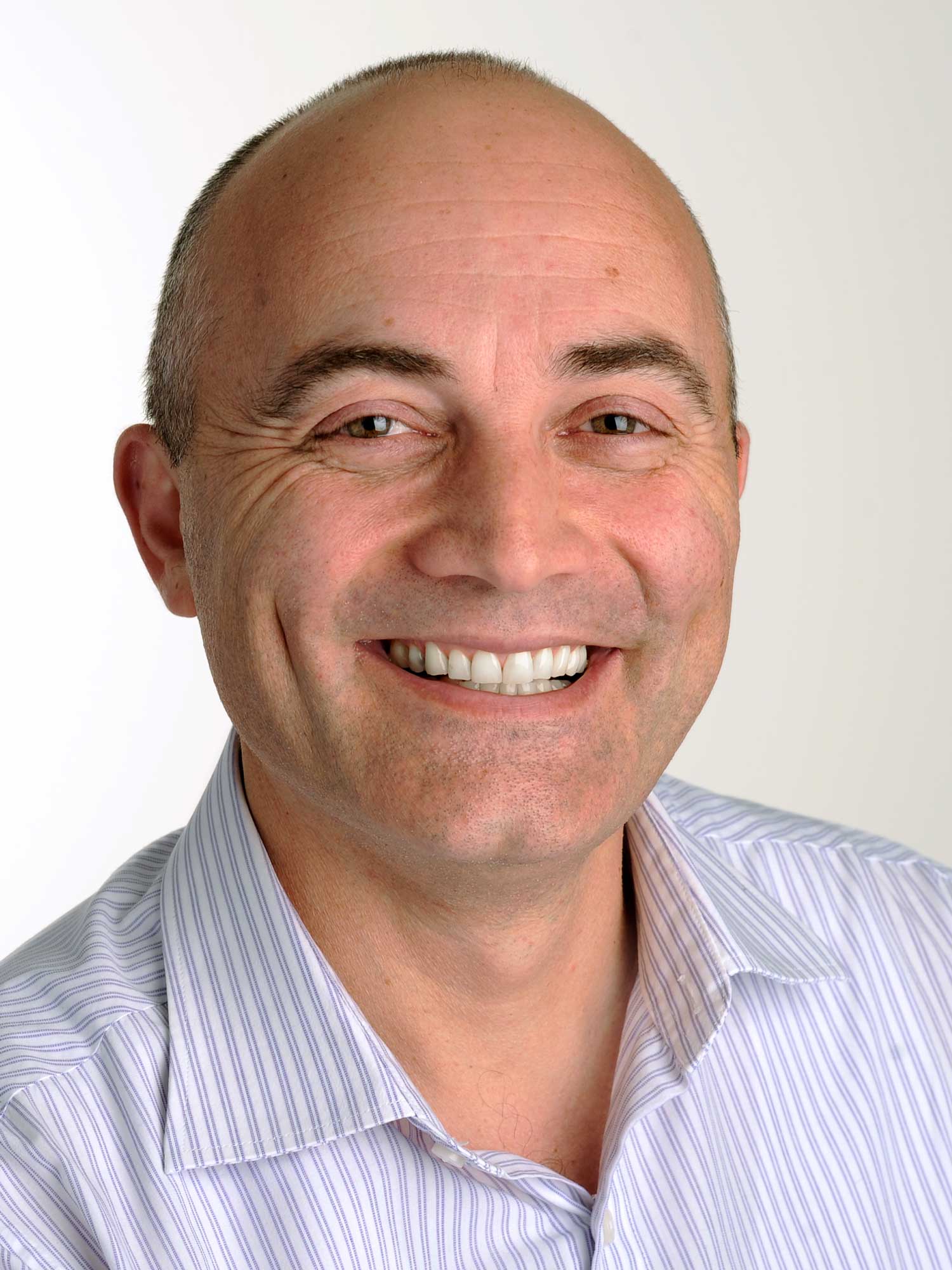 Oscar Trimboli oscartrimboli.com Oscar Trimboli is an executive coach, speaker and author of Deep Listening – Impact beyond words , Breakthroughs – How to confront assumptions and publishes a podcast series about Deep Listening. Oscar is passionate about the impact of listening to transform organisations. Working with chairs, boards of directors, executive teams and business owners around the world, his clients have experienced the impact leaders can have when they listen beyond the words. He obsessed about multiplying the impact of organisations for their stakeholders and future generations by listening deeply to what they are saying and curiously exploring what’s unsaid.