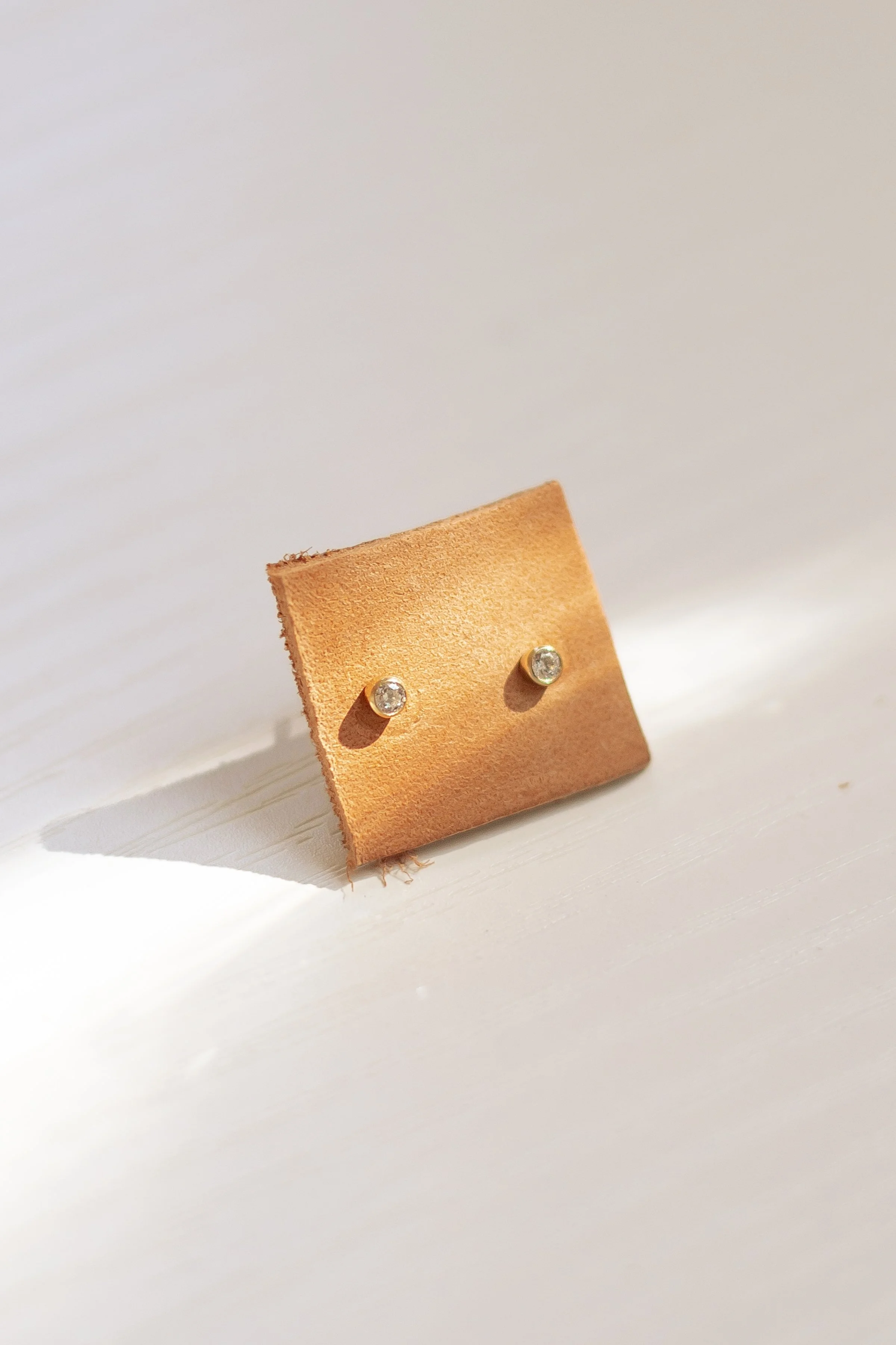 oli sparkle stud .JPEG