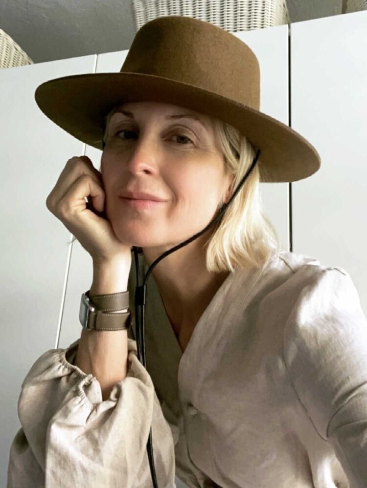 Kelly Rutherford with the ODP O’Keeffe Hat in Tobacco
