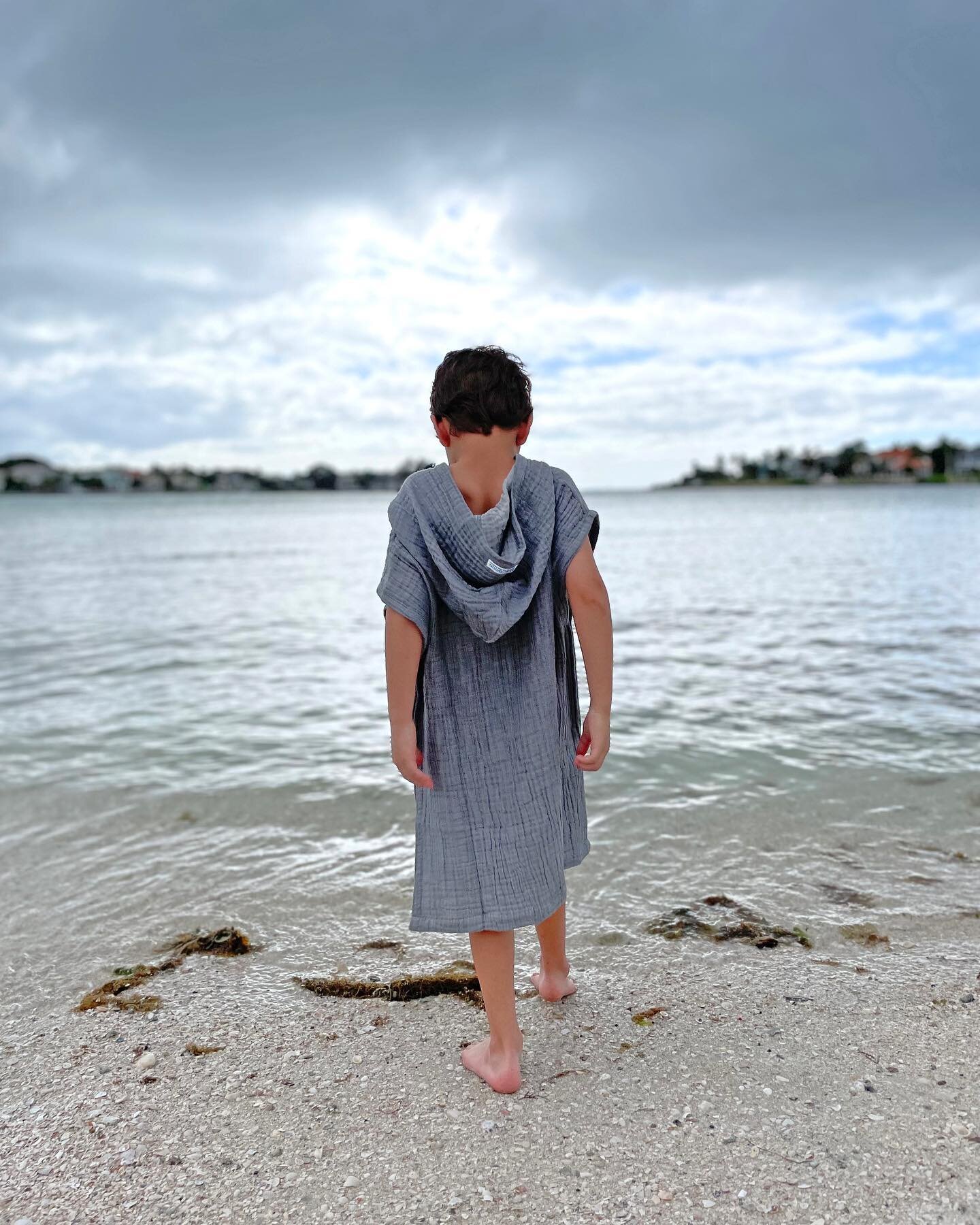 Explorer casual.
◽️
Kids' Ojo Poncho now available at artguyworkshop.com
◽️
Hooded, flowy, comfy poncho for all the fun. Quick to dry. 

#youarehere #hereisgood #mindfulnesspractice  #presentmoment #gentlereminder #turkishtowels #artguyworkshop #pres