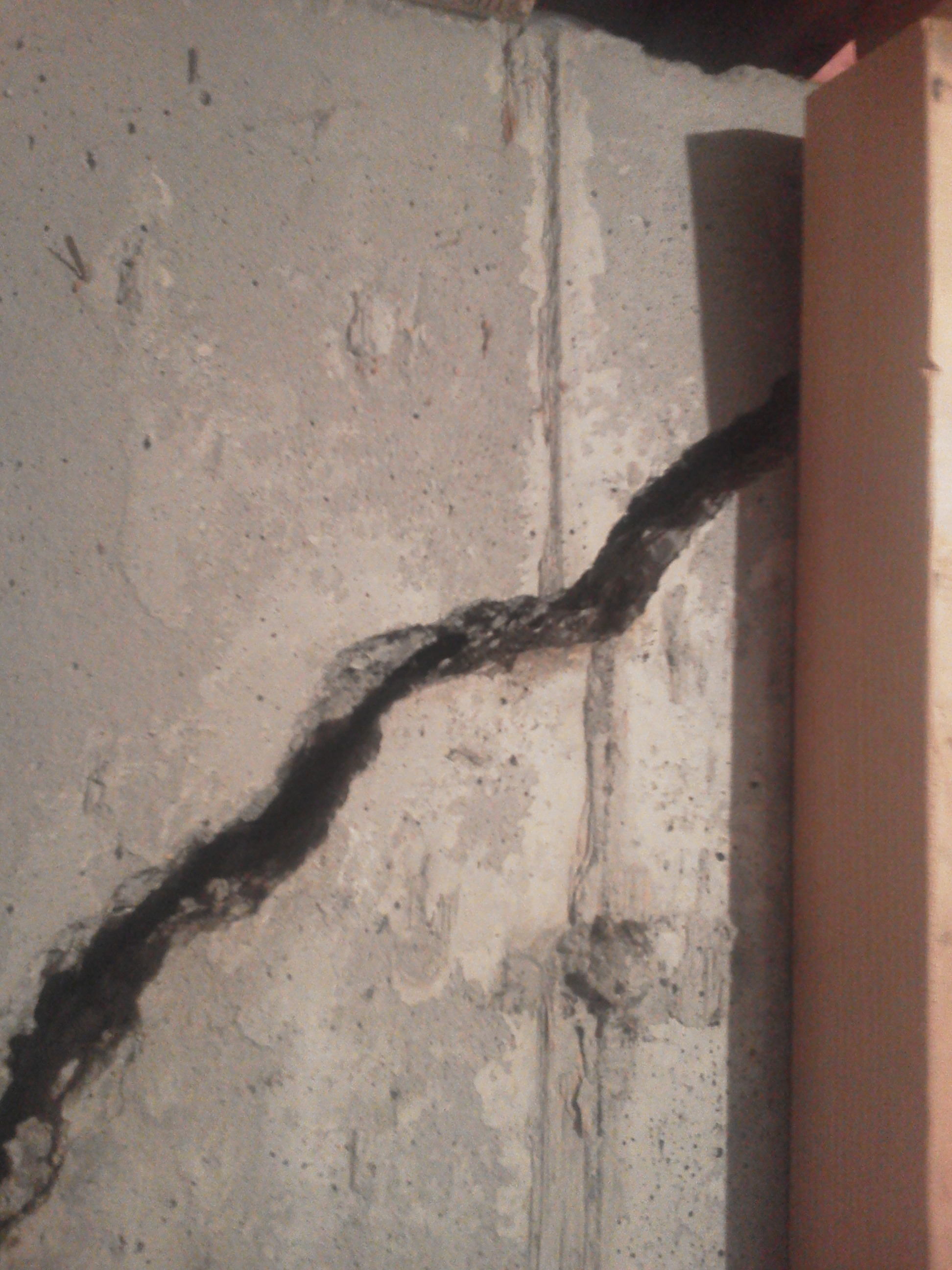 Wall pull crack repair BEFORE