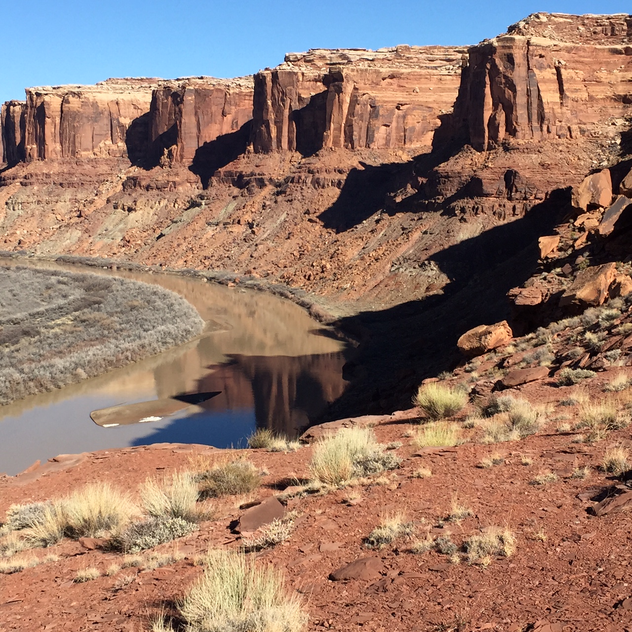 The smallest trace of winter holds onto a sandbar on the upstream side of the saddle.