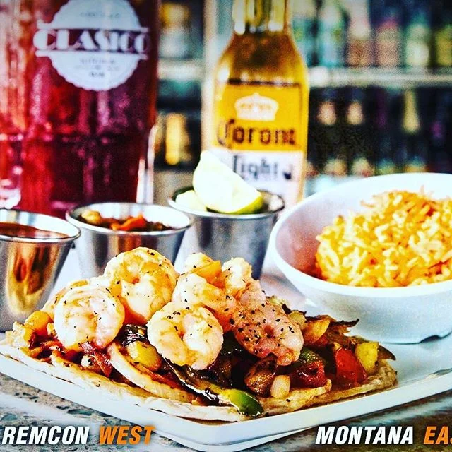 Shrimp tacos for lunch.

#clasicokitchenbar #lunch #shrimptacos #tacos #tacos4life  #elpasoeats #elpasotx915 #elpasotexas