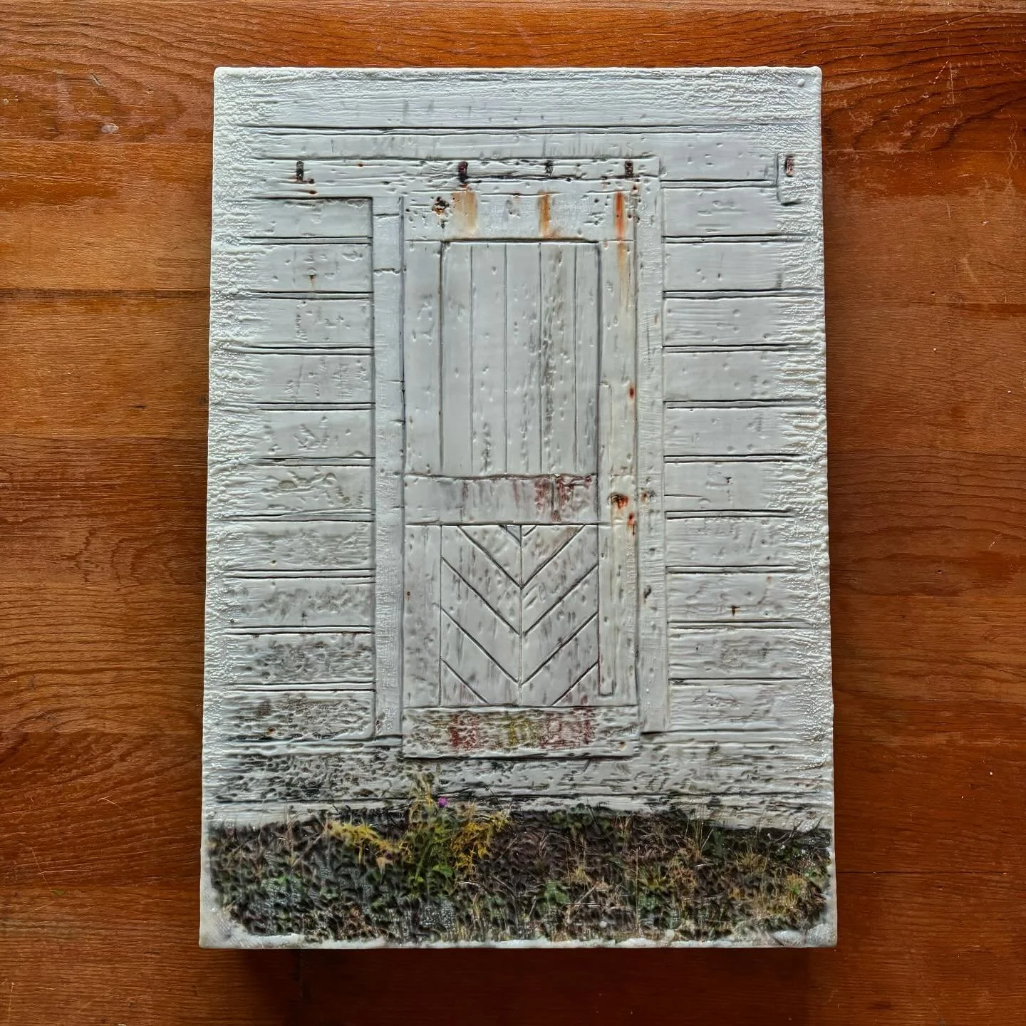 There&rsquo;s something so captivating about the weathered charm of old buildings. 
This piece really captures the quiet, rugged beauty of this historic spot on the California coast. 🧡🌾

#encausticart #piercepointranch #texturedart #natureinspired 