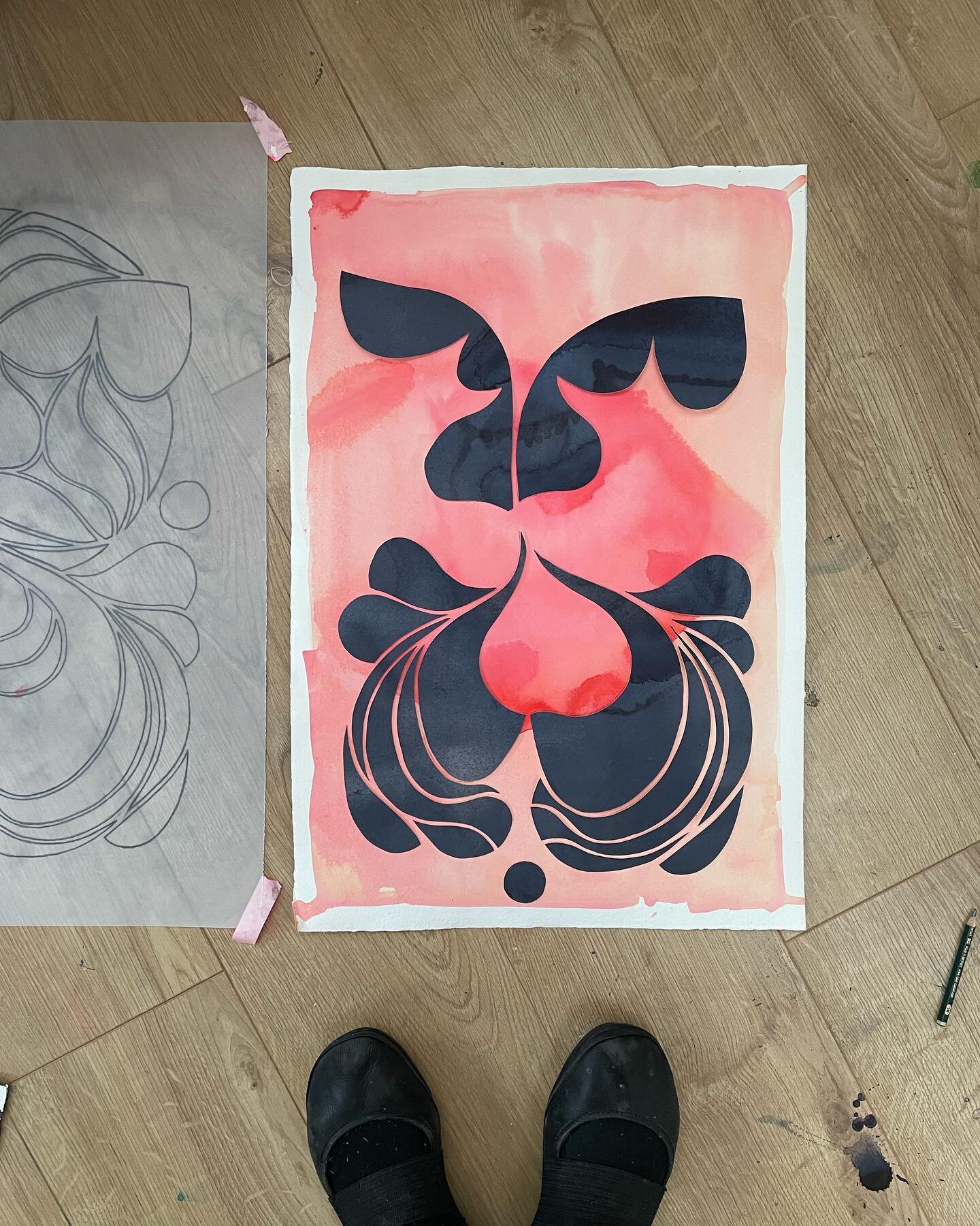 Work in progress&hellip;
I do like my feet in shots.

#feet #art #friday #happyfriday #artist #colour #paper #watercolour #mixedmedia #collage #cutout #shapes #feminine #contemporaryart #artwork #worksonpaper