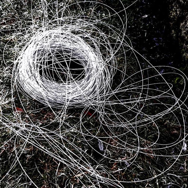 Sometimes, #makeshift #dontwork #goodenough & 4,000 feet of #wire takes a #dump in yo face. Up next at #wrigleysapples: #modernart installation by Sir Wriggles; runs thru #spring. probably. 🙄 #chaostheory #entropy happens #eatyourheartout #jacksonpollock #venndiagram #beherenow then #leave