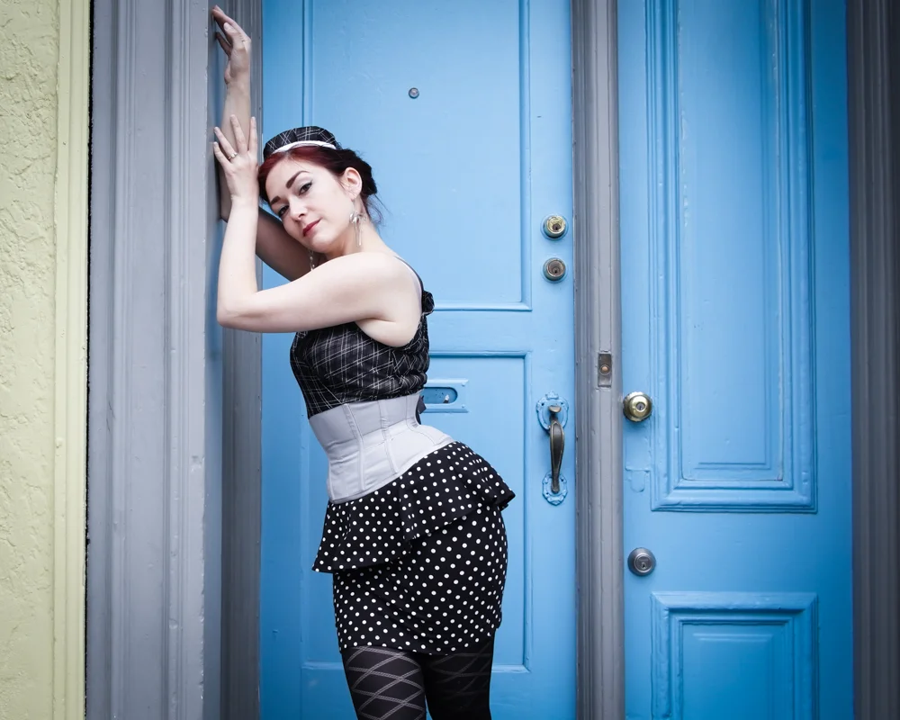Pop Antique Integrated Corsetry Bombshell in grey herringbone coutil and silver-shot mesh. Model: Victoria Dagger. Photo © Alyxander Ryan.