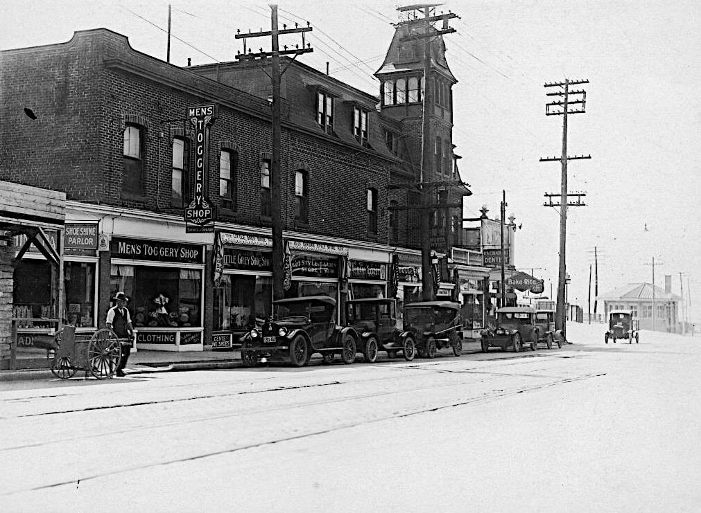 Ocean House Hotel at 1641 Queen Street West, 1922