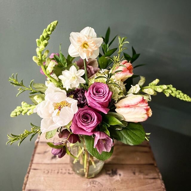 MOTHER&rsquo;S DAY!!!
We are putting together a limited selection of beautiful spring arrangements for next week, available for delivery or contactless curbside pick up on Friday May 8th and Saturday May 9th.
All arrangements will be a seasonal mix, 