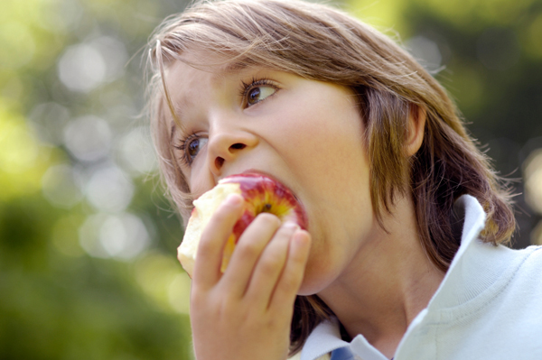 boy-eating-apple-on-the-go.jpg