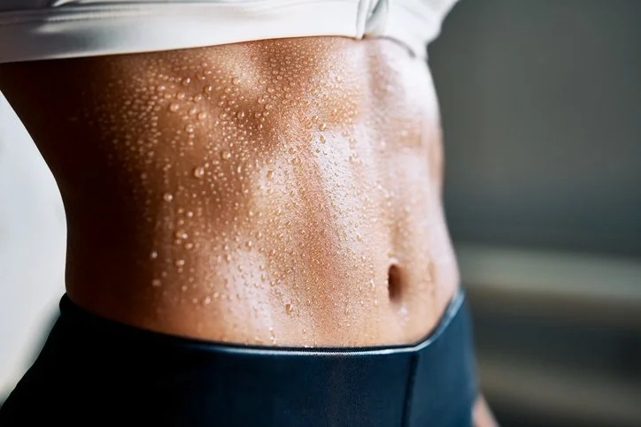 Close-up-of-fit-woman-torso-with-sweat-on-skin-after-workout-1208521119_726x484.jpeg