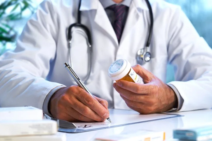 Doctor-writing-out-RX-prescription-139520608_725x483.jpeg