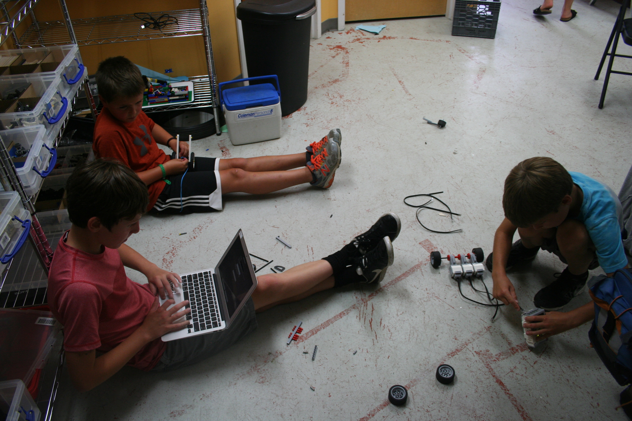  With only an hour to go our Makers decided on their final project and got to work! 