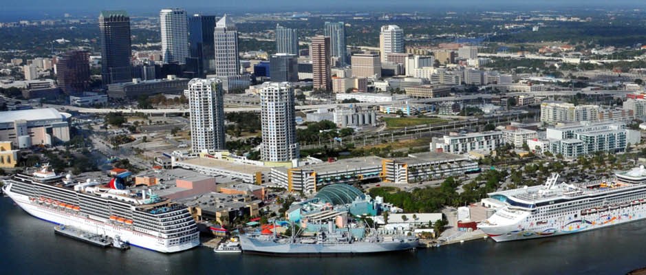 Cruise Ships at Port 1600px.jpg